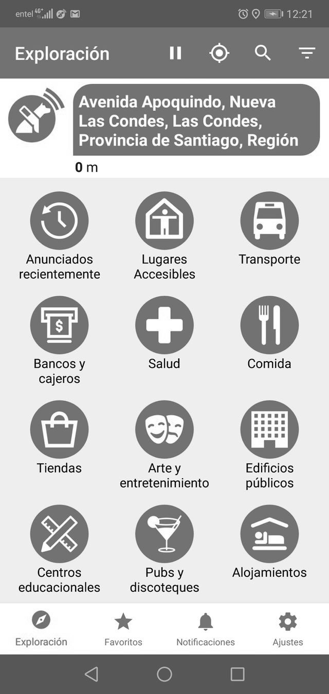 Pantalla de la app con una rejilla de doce categorías en círculos rojos: anunciados recientemente, lugares accesibles, transporte, bancos y cajeros, salud, comida, tiendas, arte y entretenimiento, edificios públicos, centros educacionales, pubs y discotecas, y alojamientos.
